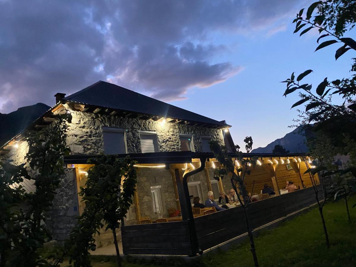 Vuthaj The Blue Eye B&B 외부 사진