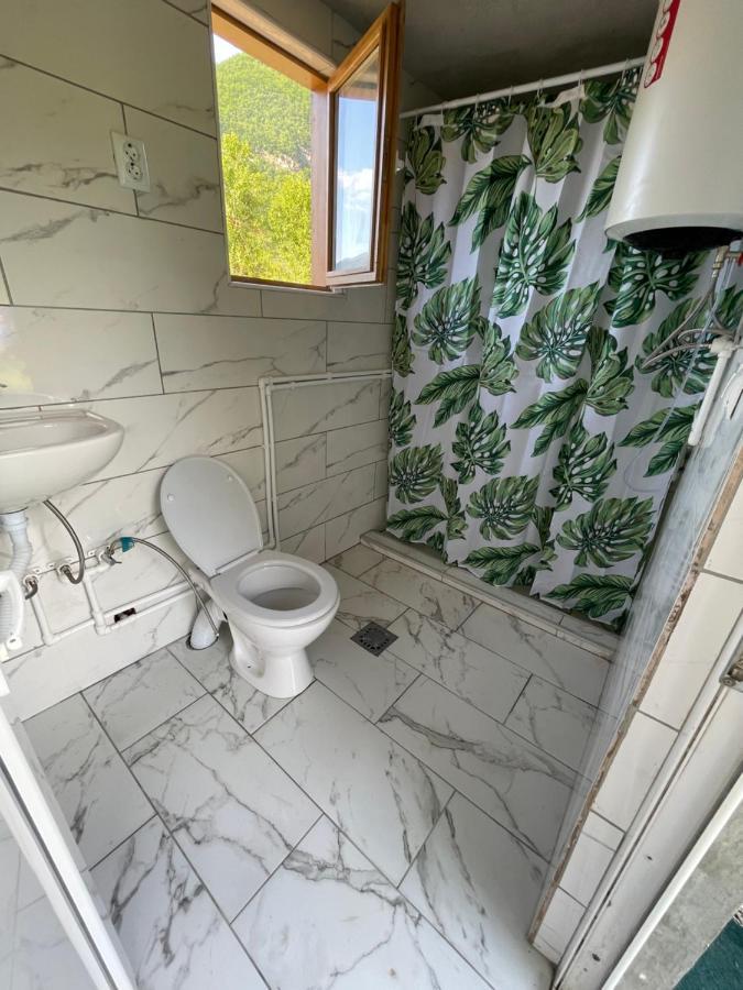 Vuthaj The Blue Eye B&B 외부 사진
