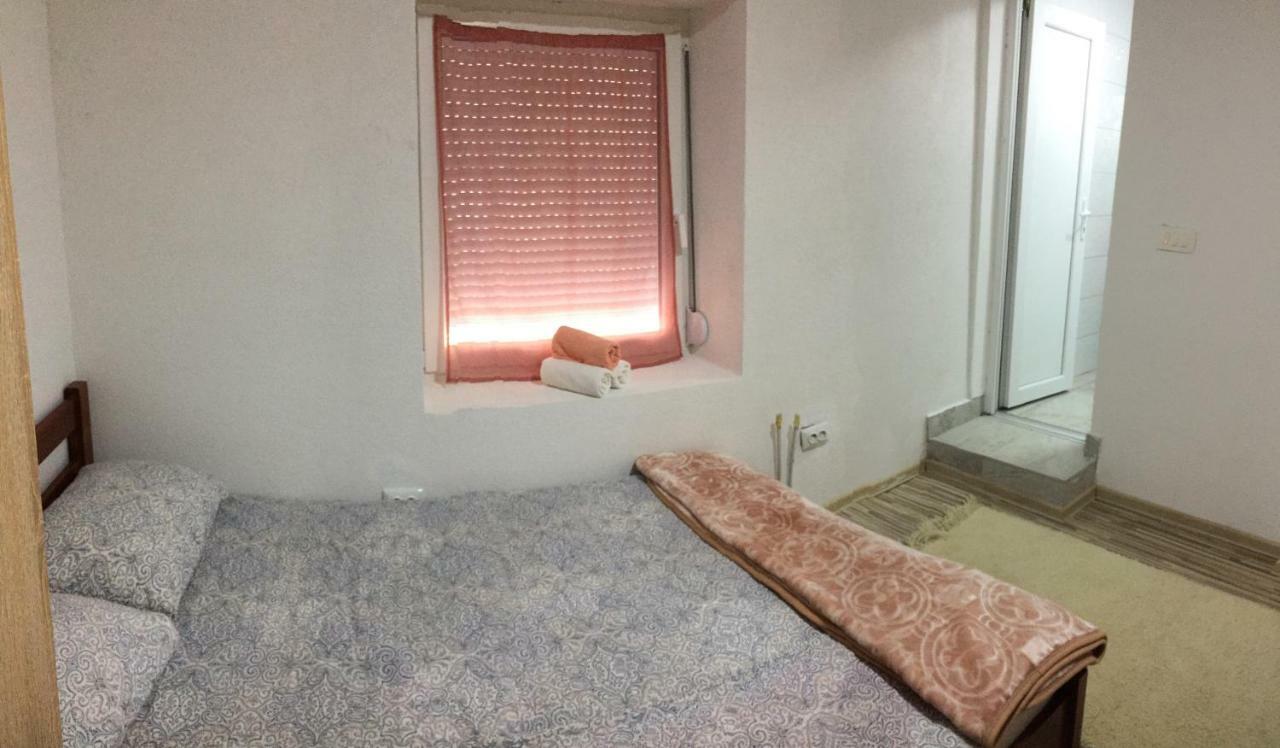 Vuthaj The Blue Eye B&B 외부 사진