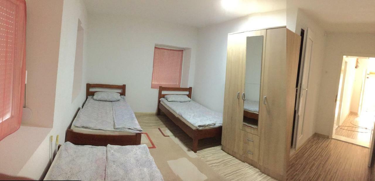 Vuthaj The Blue Eye B&B 외부 사진
